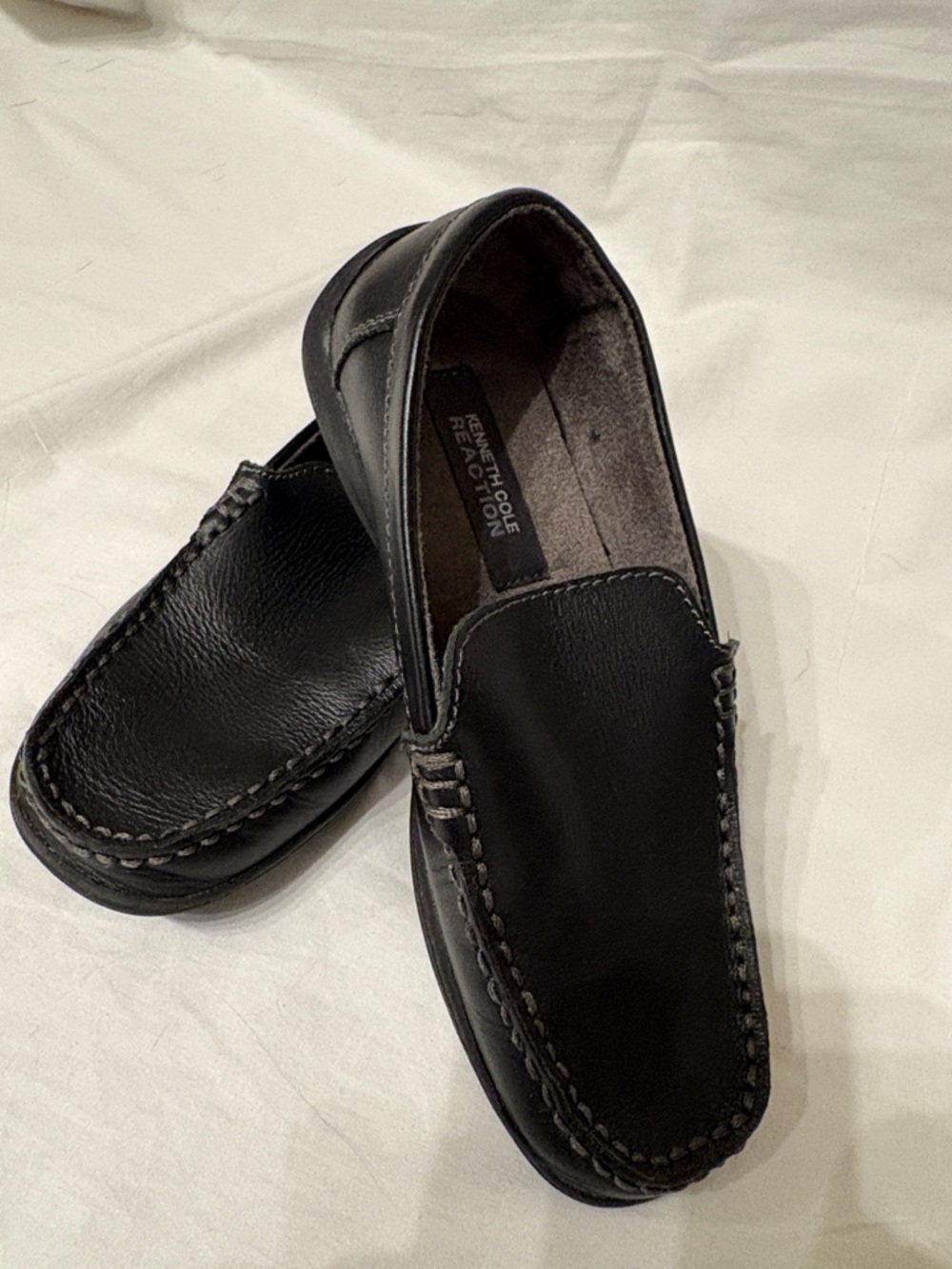 Kenneth Cole Reaction Kids Black Leather Slip On Loafers/Dress Shoes Size 2